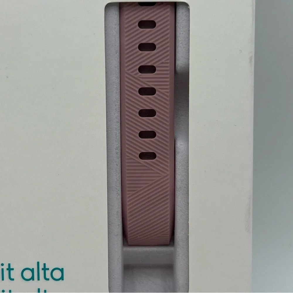 Genuine Fitbit Alta & Alta HR Classic Accessory Band Pink Size Small S/P New